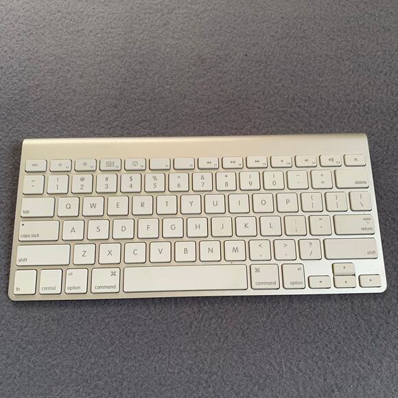 GENUINE Apple Wireless Bluetooth Keyboard A1314 Mac Aluminium - Picture 1 of 3